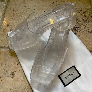 Rubber translucent sandals